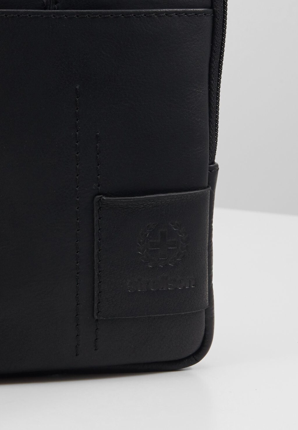 

Сумка через плечо Hyde Park Shoulderbag Strellson, черная