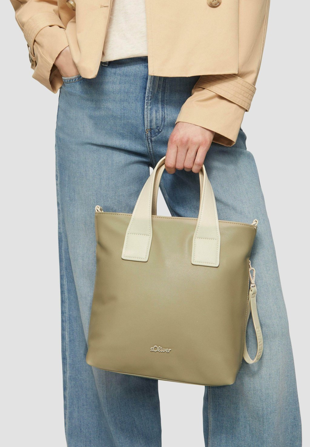 

Сумка LÄSSIGER SHOPPER MIT ABNEHMBAREN RIEMEN UND KURZTRAGEHENKEL s.Oliver, темно-зеленый