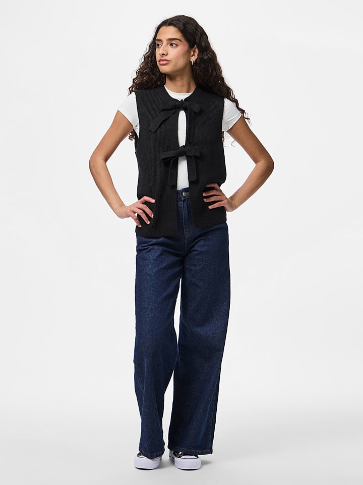 

Pieces Вязаный жилет «Pcsilly» черного цвета