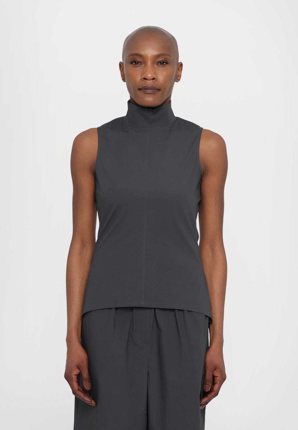 

Топ HIGH NECK REMAIN, черный