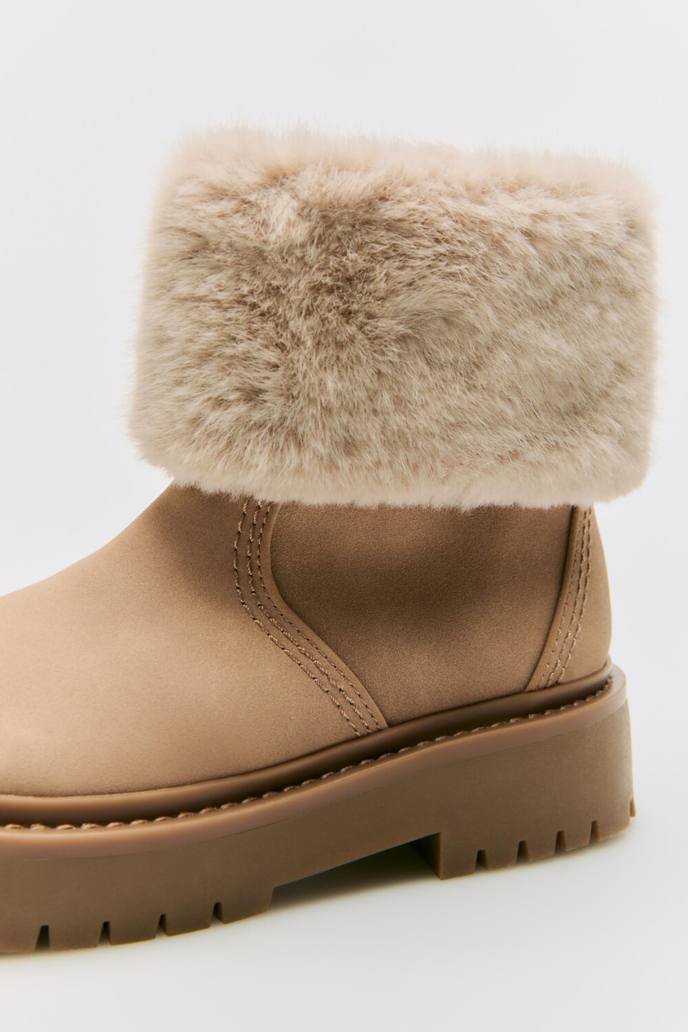 

Ботинки из искусственного меха ZARA, бежевый