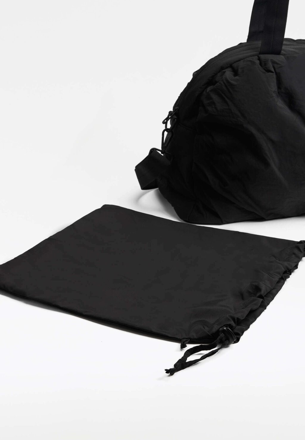 

Дорожная сумка RUCHED OYSHO, черный