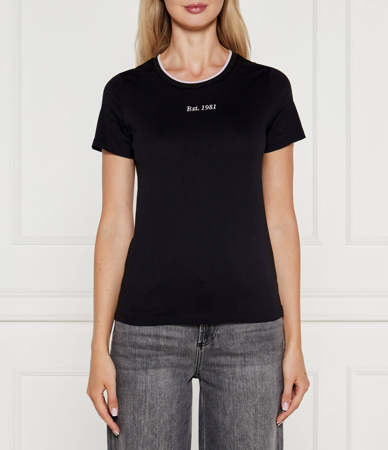 

Футболка GUESS Slim Fit, черный