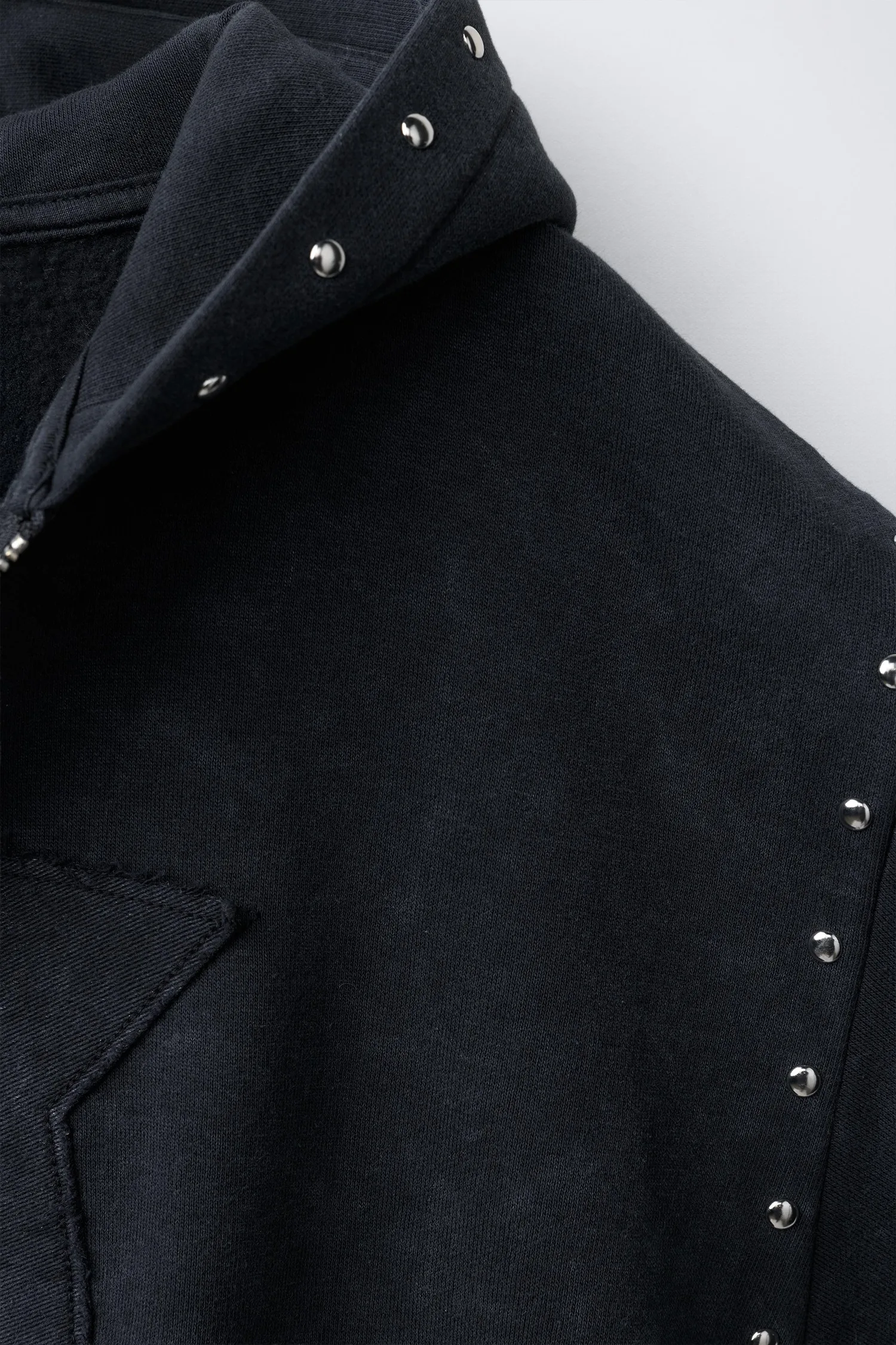 Выцветшая толстовка с капюшоном, звездой и заклепками Zara, антрацитово-серый — фото 3