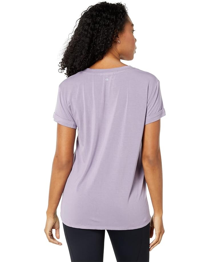 

Футболка THRIVE SOCIETE V-Neck Pocket Tee, лавандовый