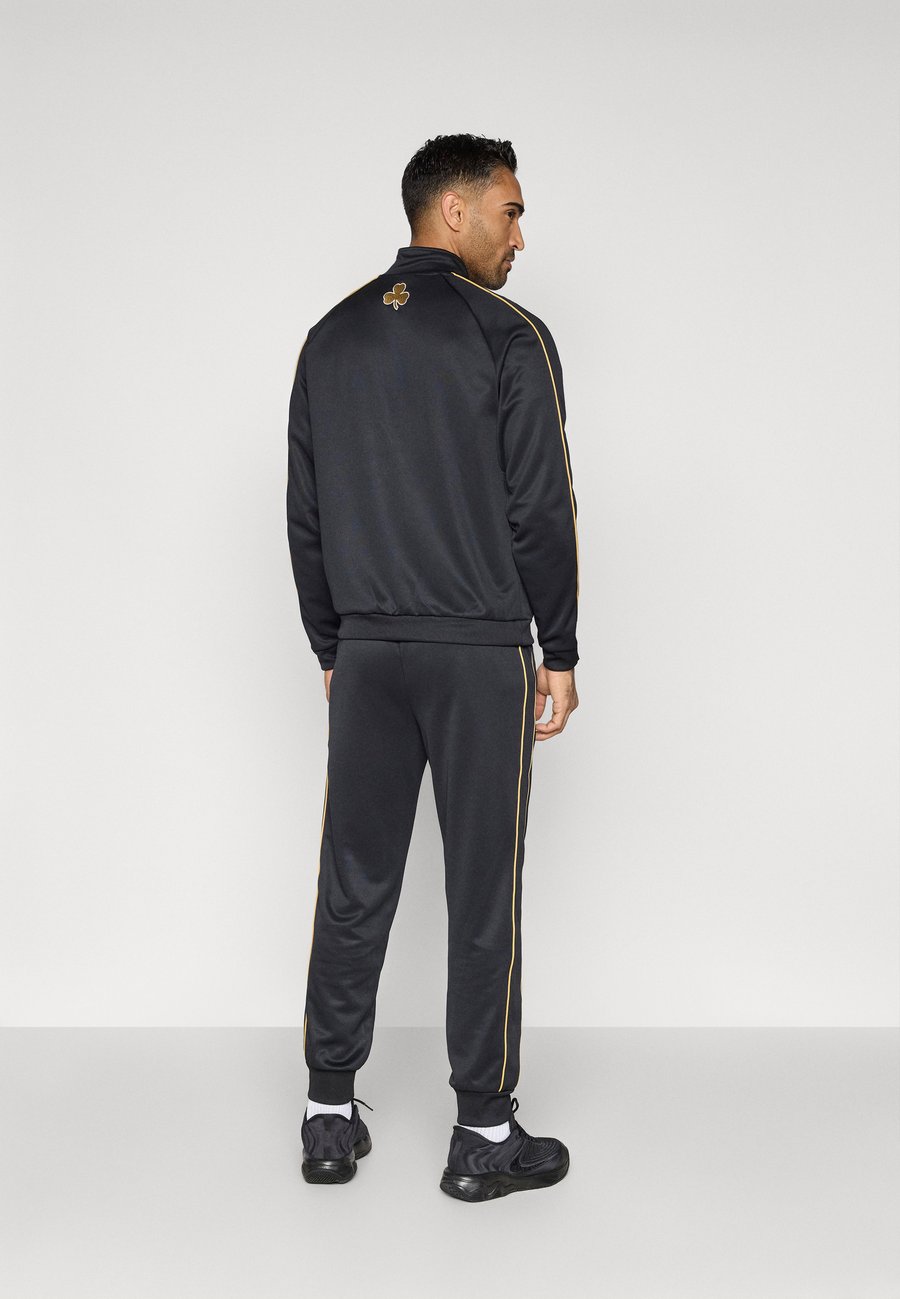 Спортивный костюм Nike Performance BOSTON CELTICS CITY EDITION TRACKSUIT, Black/Club Gold-Coloured/Black — фото 3