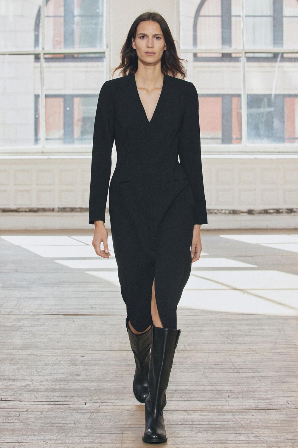 

Платье с v-образным вырезом ZARA, черный