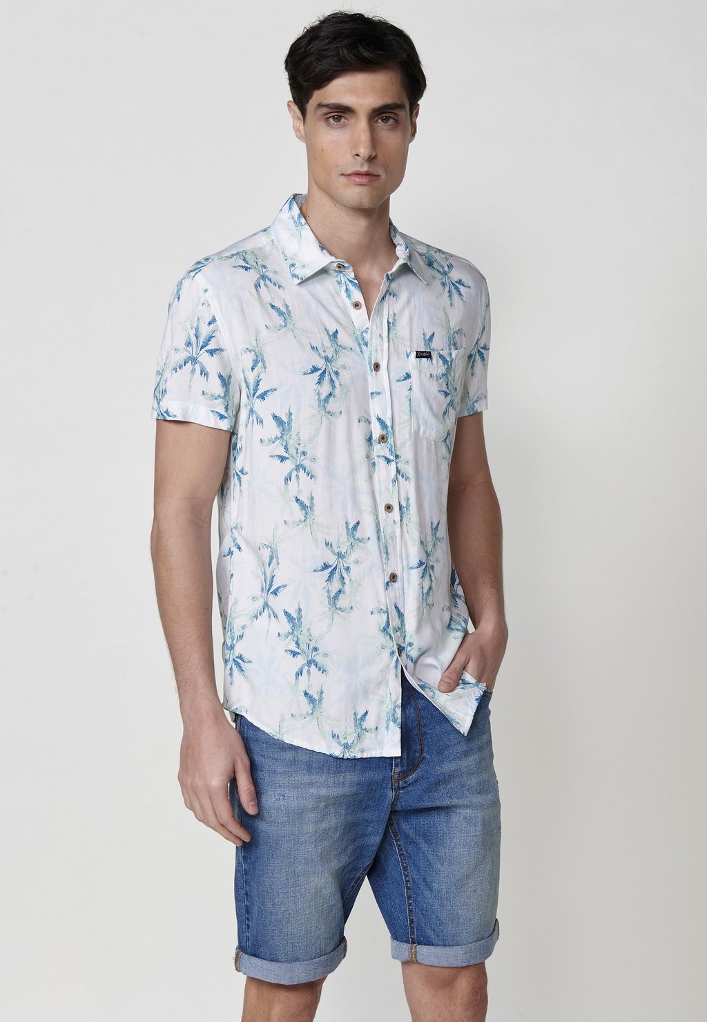 

Рубашка DE MANGA CORTA CON ESTAMPADO TROPICAL Koroshi, белый