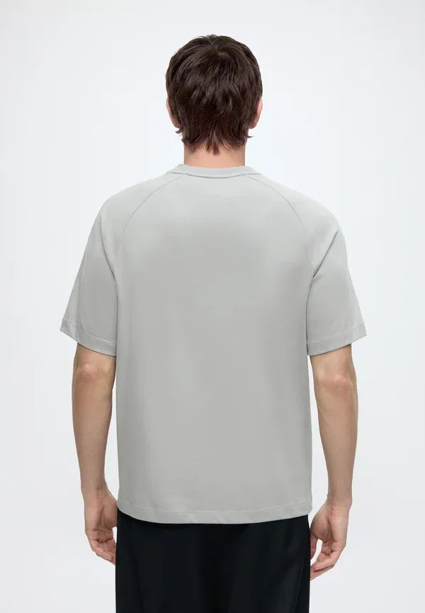 Футболка Calvin Klein Active Basic, нейтрально-серый — фото 3