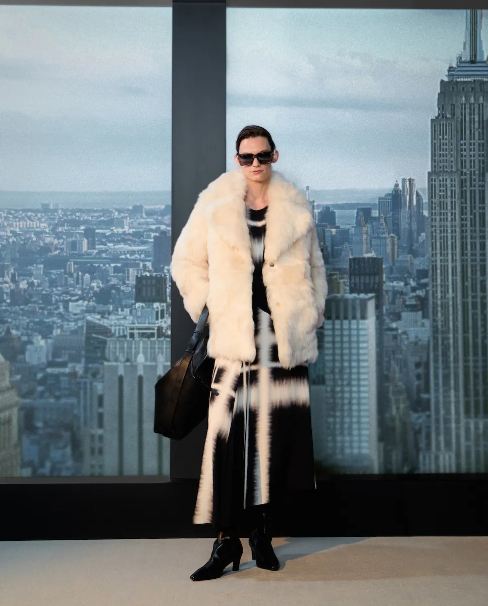 

Длинное женское пальто из овечьей шерсти Woman Limited El Corte Inglés, экрю