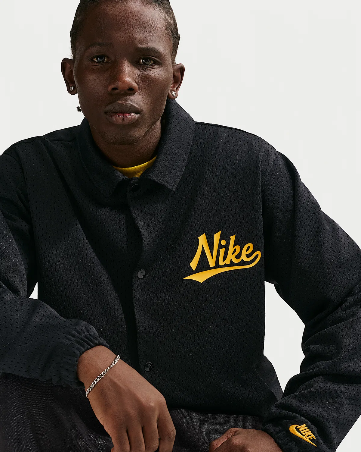 Мужская куртка-тренч Nike Sportswear Club, Black/Saffron Quartz — фото 3