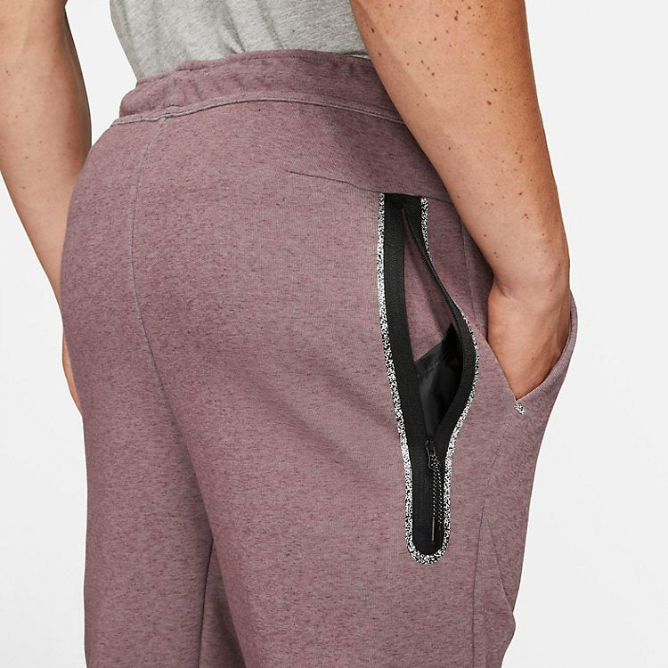 Спортивные брюки Nike Sportswear Tech Fleece Tapered Jogger Pants, цвет «Темно-винный» — фото 4