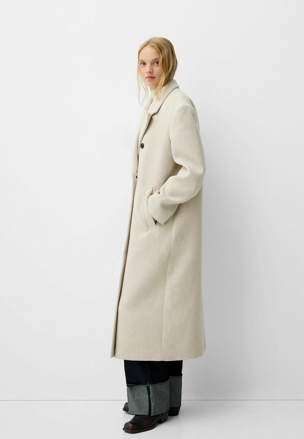 

Классическое пальто TEXTURE Bershka, белый