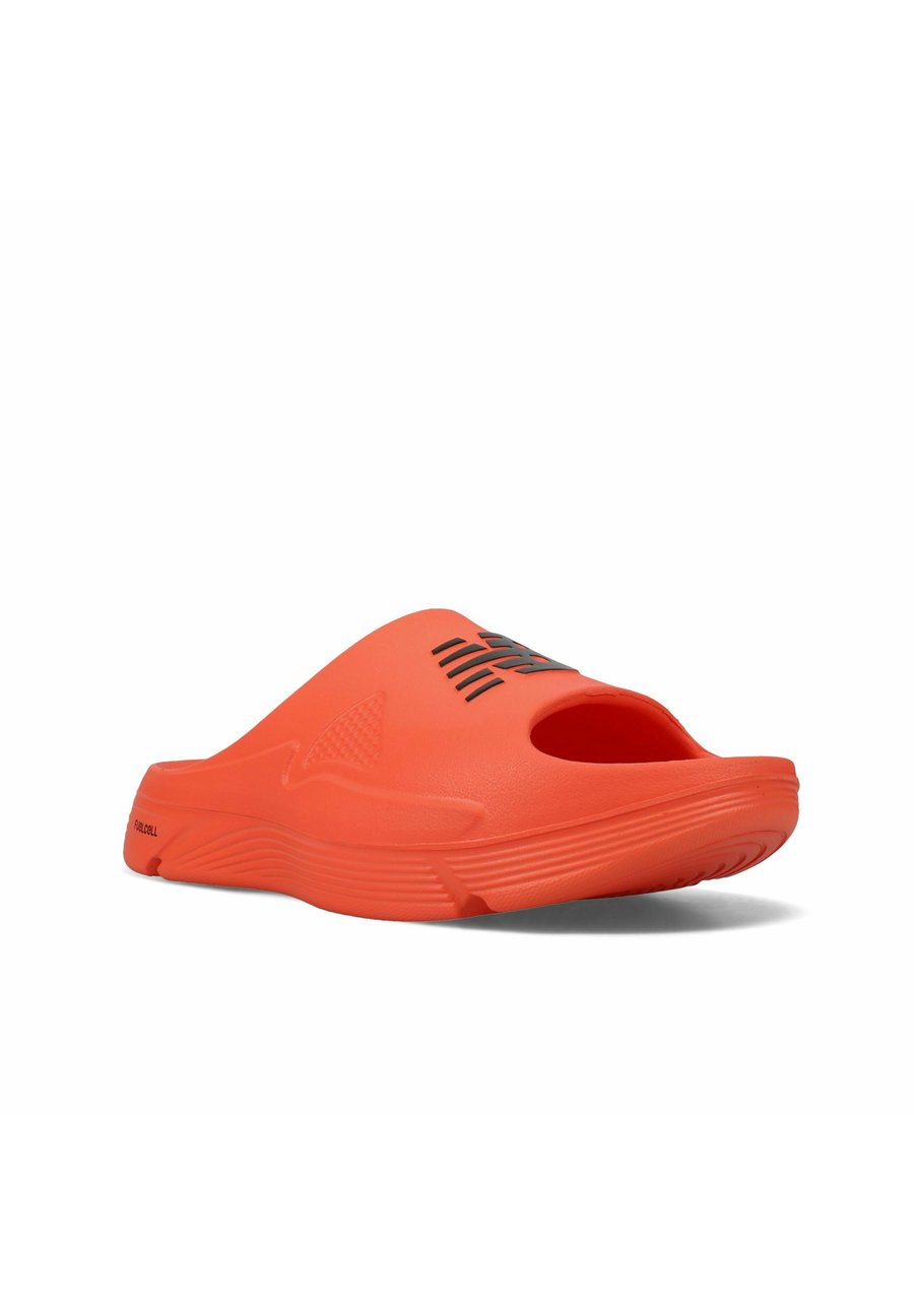 Кроссовки New Balance FUEL CELL SLIDE, Urgent Red Black/Red — фото 2