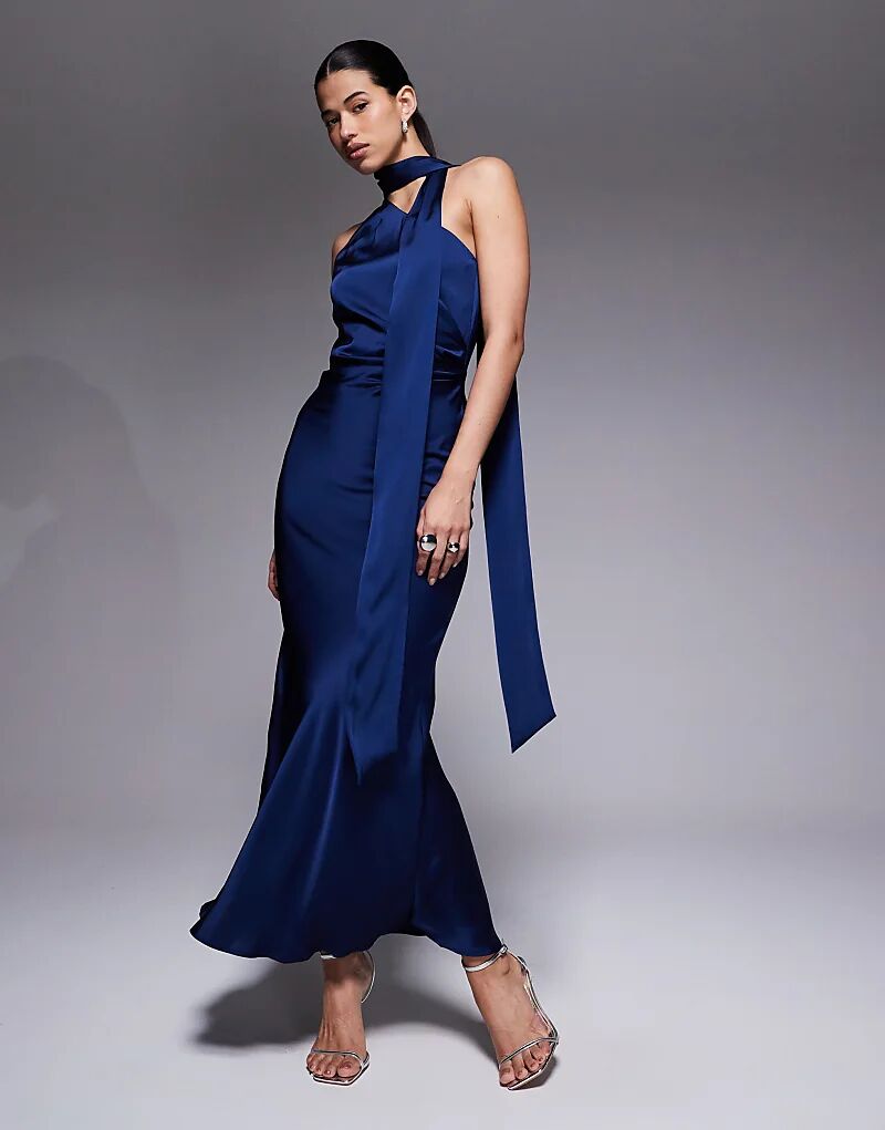 

Длинное платье Aria Cove из атласа с присборенным боковым шарфом темно-синего цвета