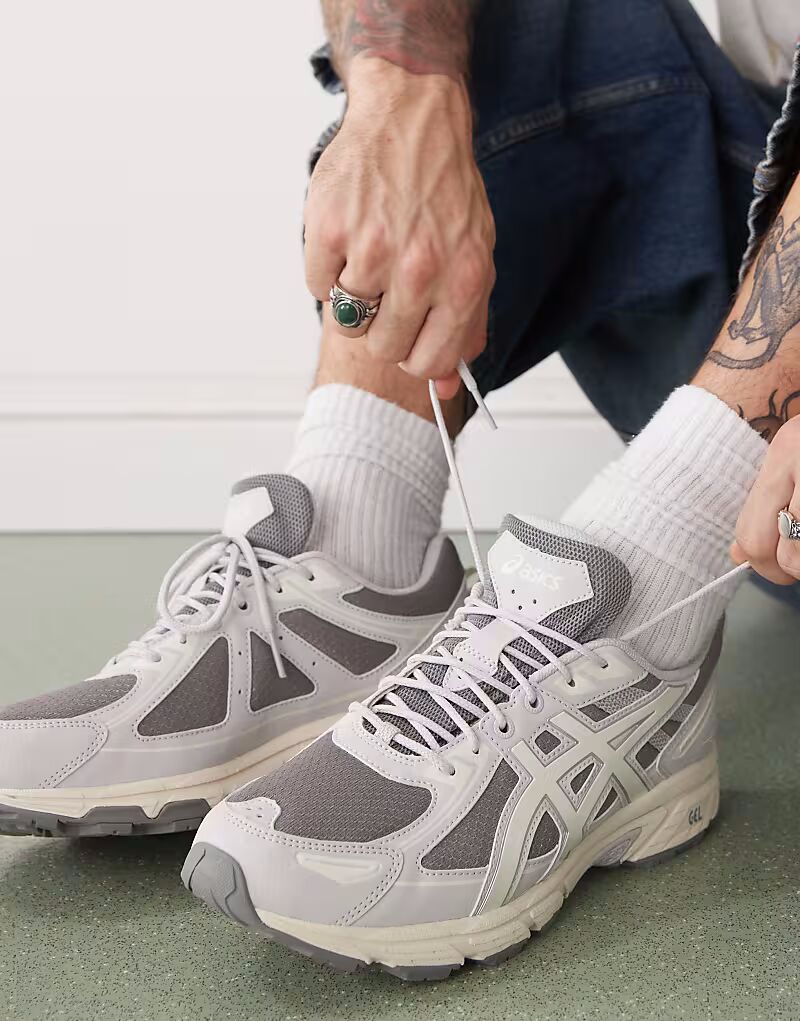 

Кроссовки Asics Gel-Venture 6 в глиняно-сером и кремовом цветах