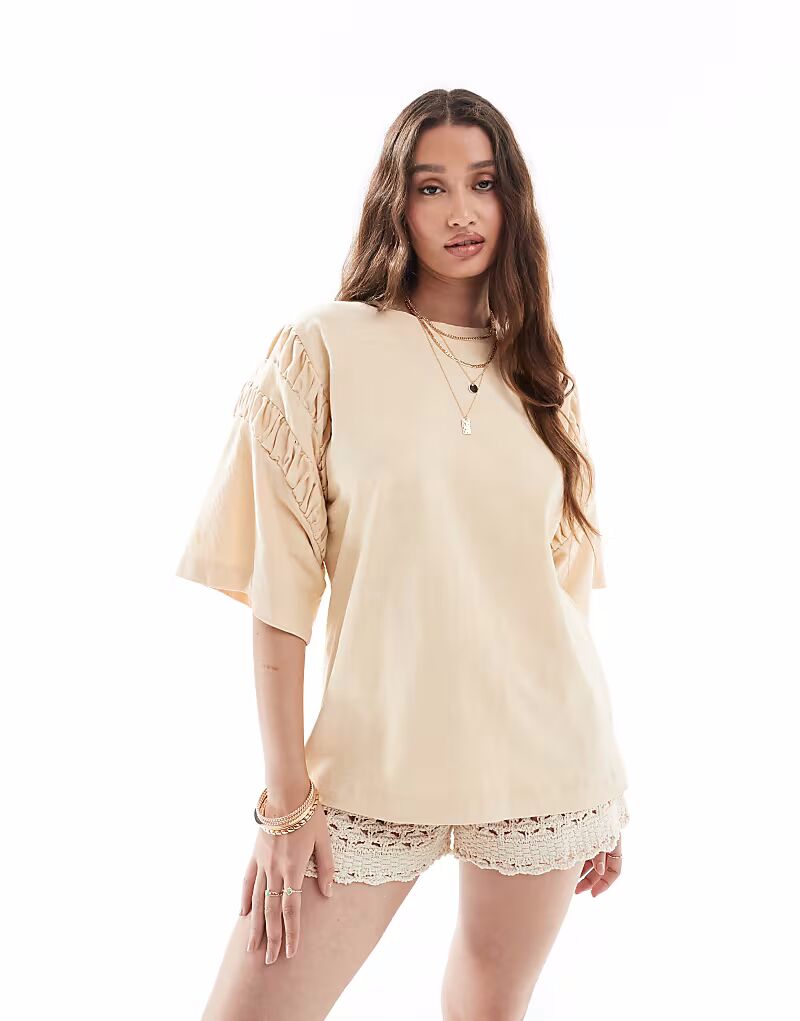 

Футболка свободного кроя с присборенными рукавами цвета пахты Asos Design