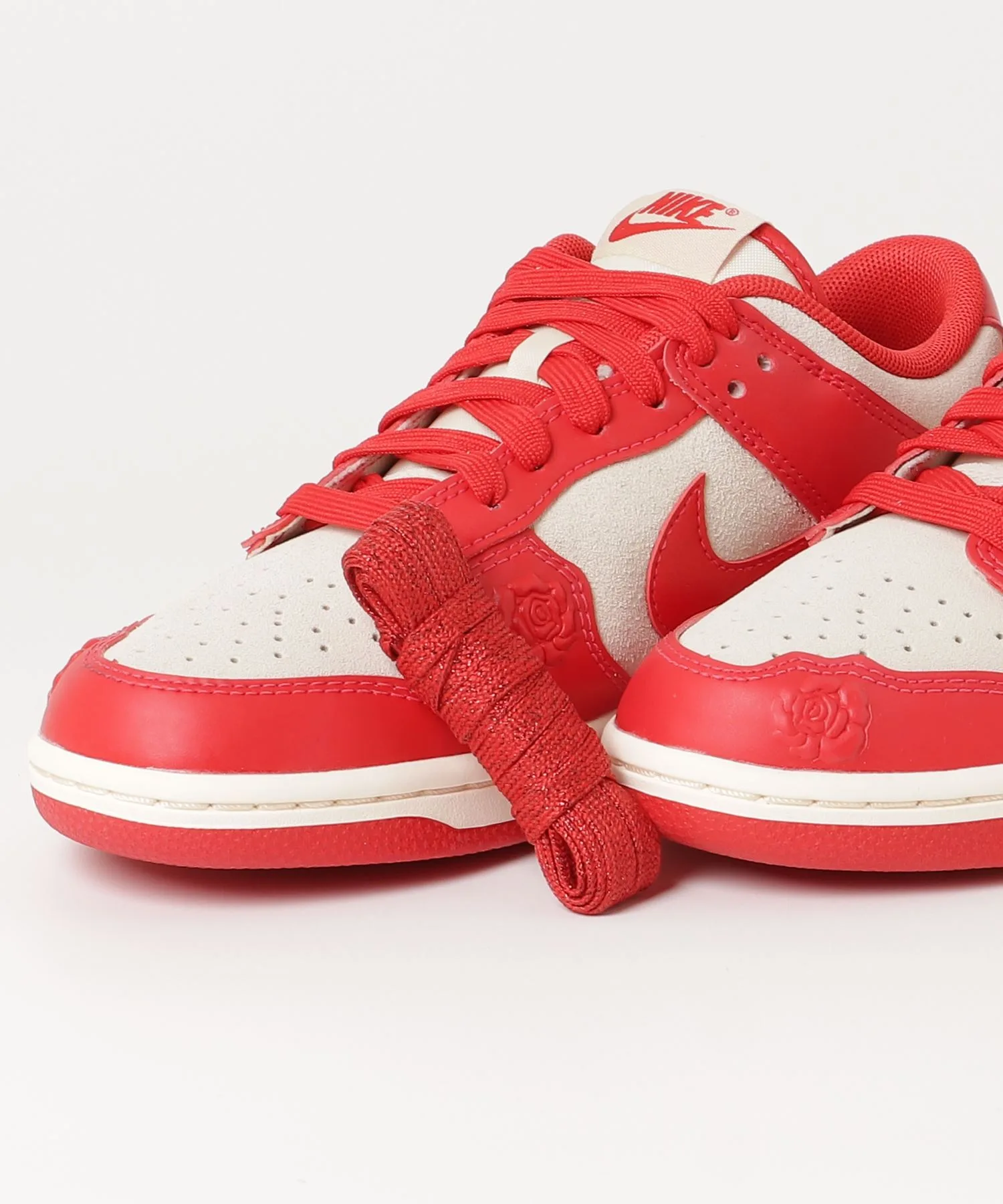 Женские кроссовки Nike WMNS DUNK LOW красные — фото 4