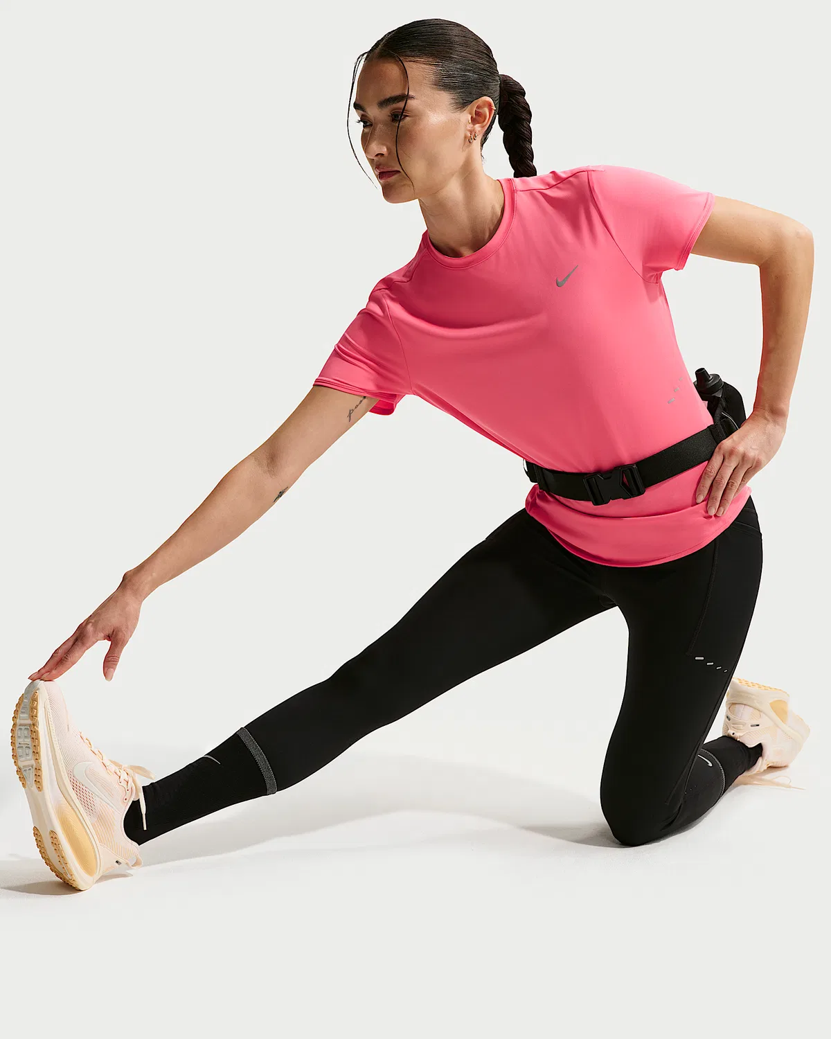 Женский топ для бега с коротким рукавом Dri-FIT Nike Swift, Sea Coral — фото 3