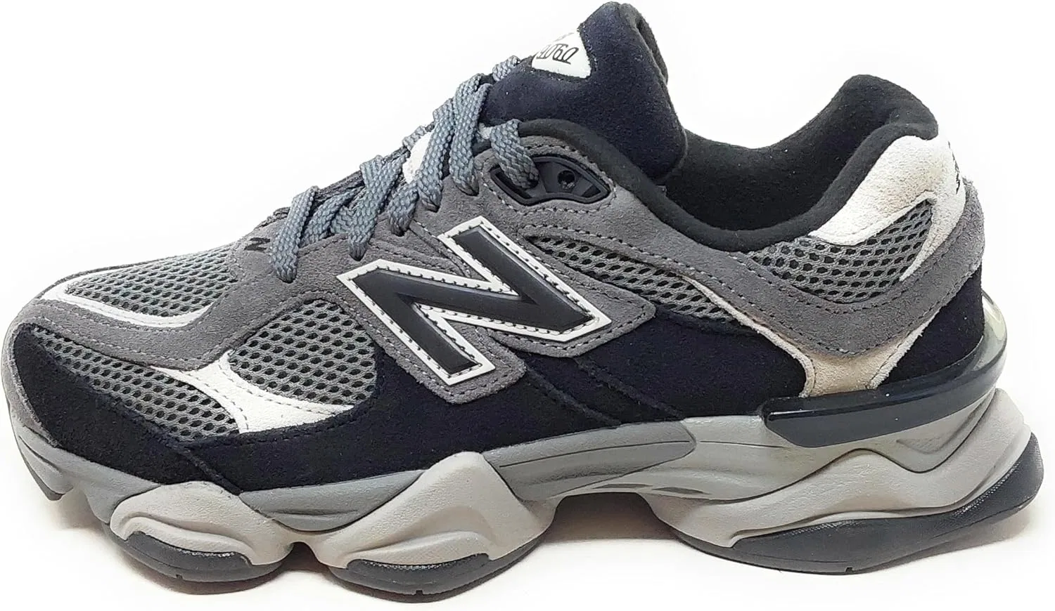 Кроссовки New Balance 9060 U9060ERA серо-черного цвета с сетчатой ​​и замшевой подкладкой и массивным дизайном