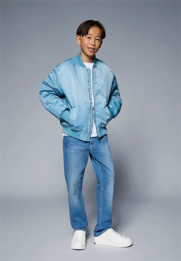 Выцветшие синие джинсы прямого кроя в стиле "папа" Calvin Klein Jeans, Essential Washed Blue — фото 2