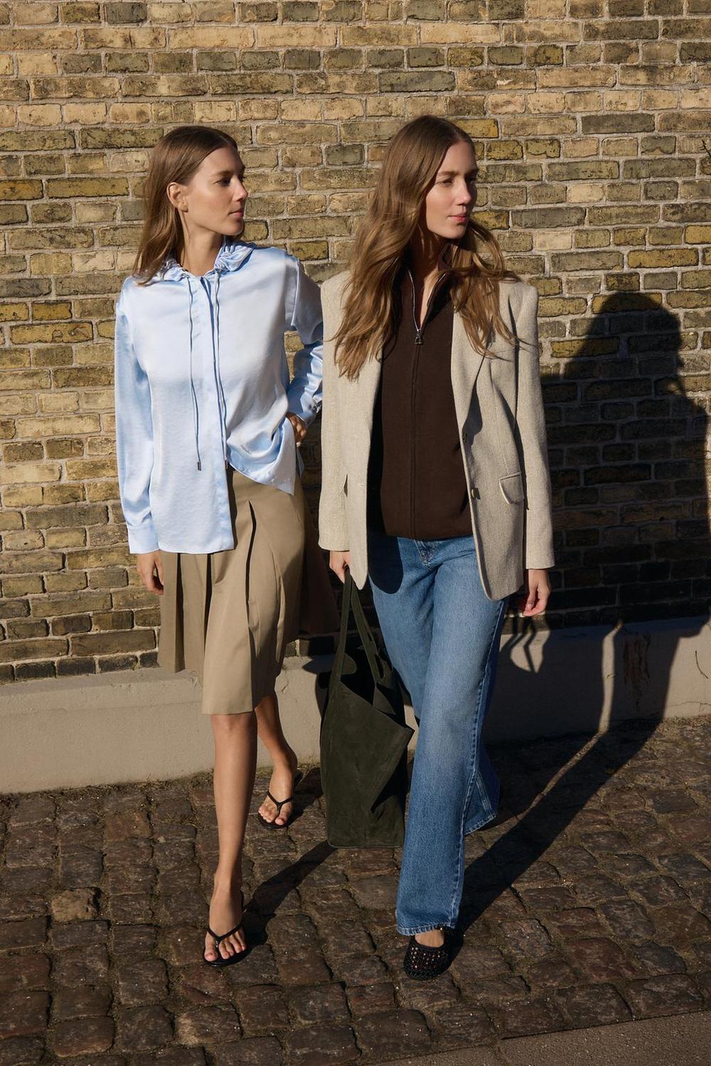 

Атласная блузка с капюшоном ZARA, небесно-синий