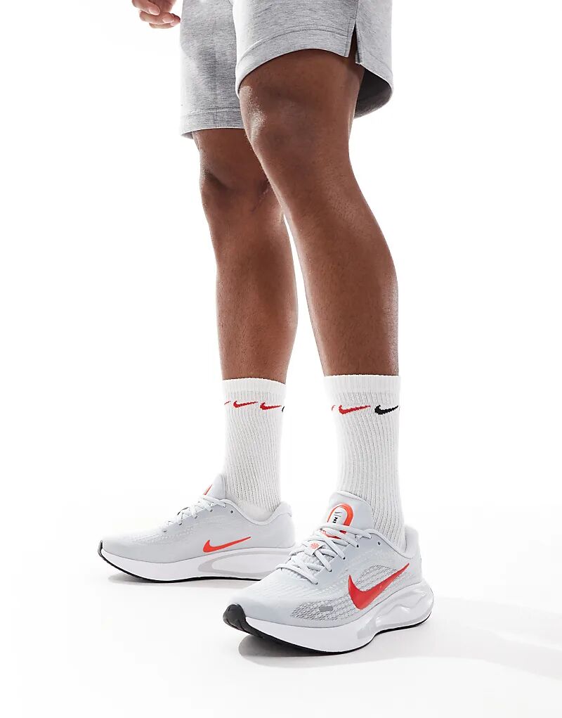 Кроссовки Nike Running Journey Run серого и красного цветов — фото 3
