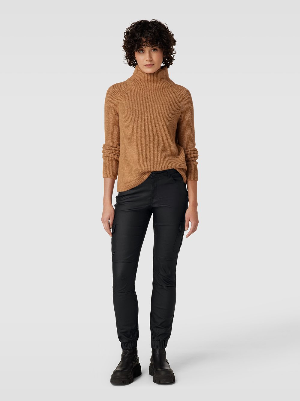 

Брюки карго с эластичными манжетами на штанинах модель «IVY» Vero Moda, черный