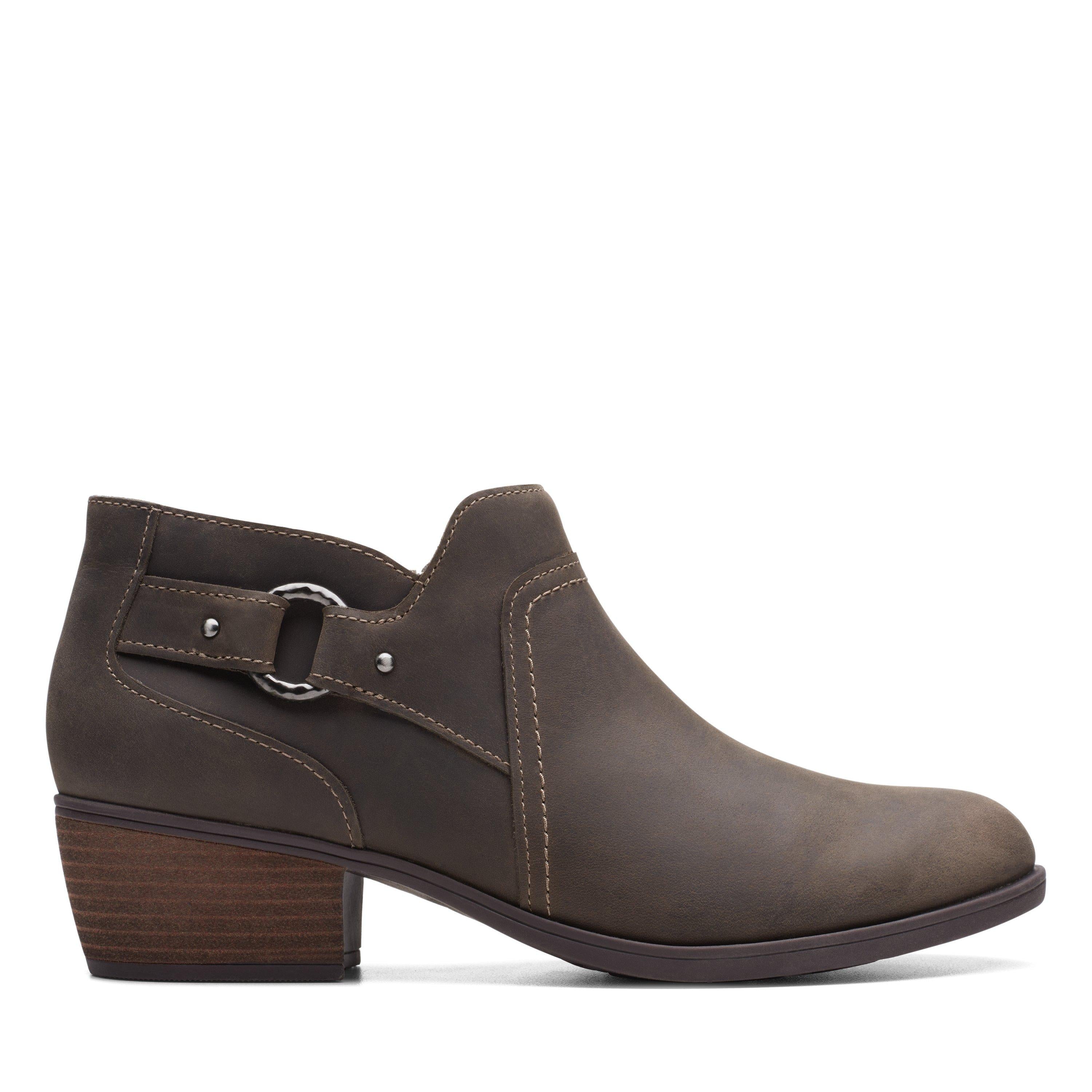Ботильоны женские Clarks на каблуке с пряжкой, коричневый