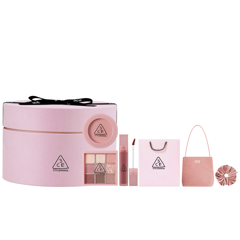 

Набор косметики full of love легко растушевывается натуральный 3CE