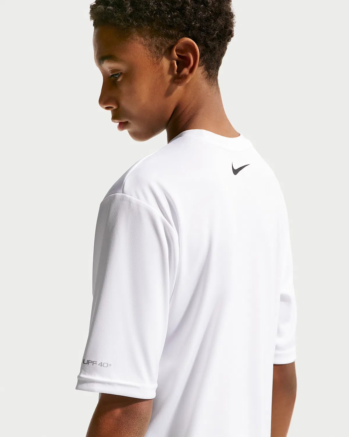 Большой детский (мальчиковый) Dri-FIT UV короткий рукав топ Nike Swim Hydroguard, White — фото 2