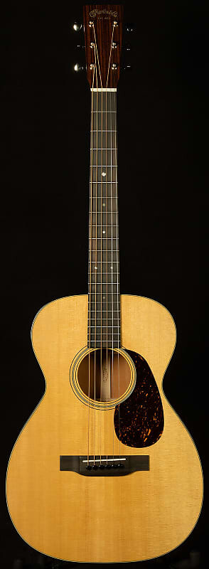 

Акустическая гитара Martin Guitars Standard Series 0-18