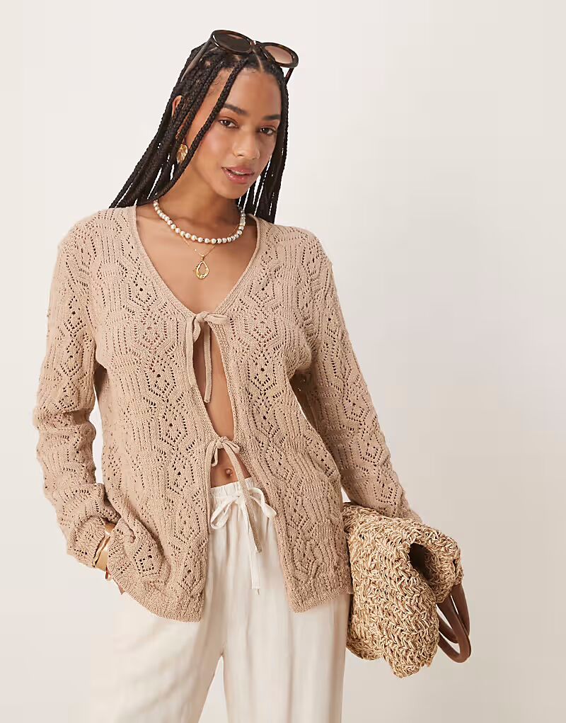 

Кардиган ASOS DESIGN с V-образным вырезом и завязкой спереди, связанный крючком, бежевого цвета