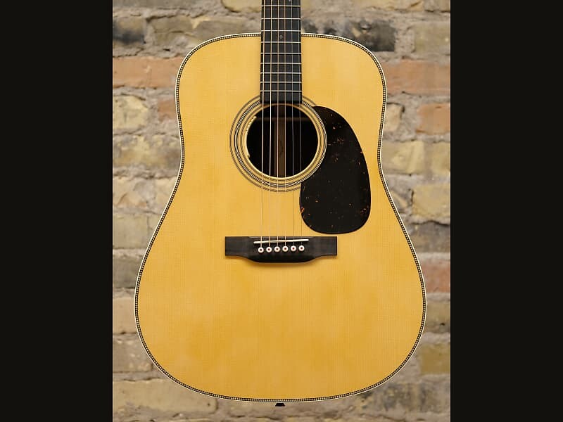 

Акустическая гитара Martin Standard Series HD-28E with LR Baggs Electronics 2018 - Present - Natural
