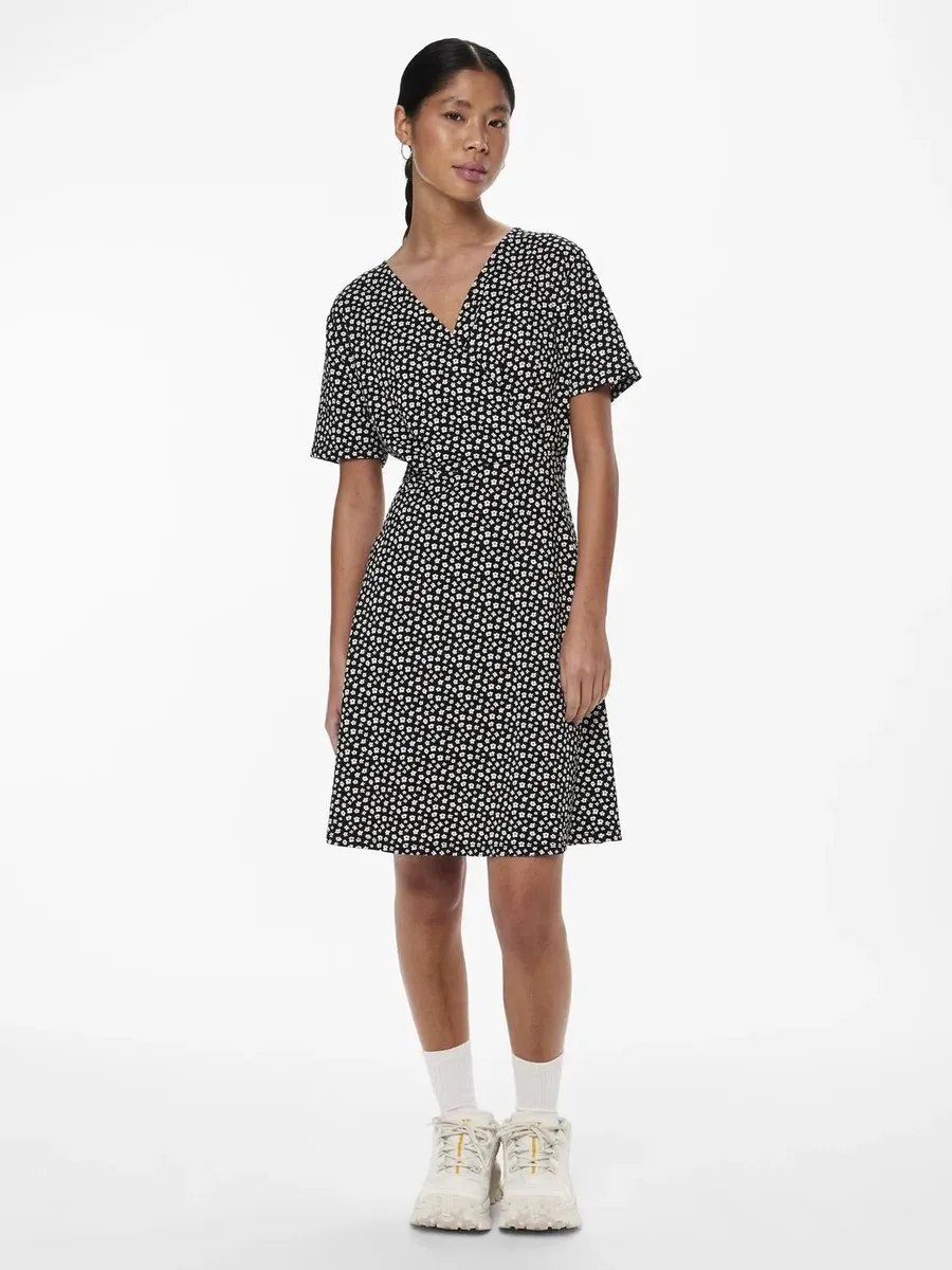 

Мини-платье "PCSIENNA SS DRESS NOOS BC" Pieces, цвет Black Aop:Flower