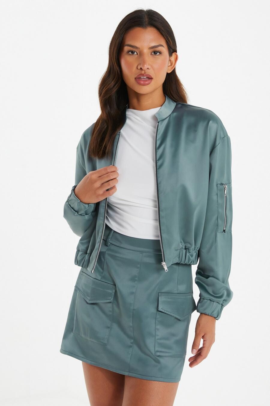 

Серая атласная куртка-бомбер QUIZ Clothing