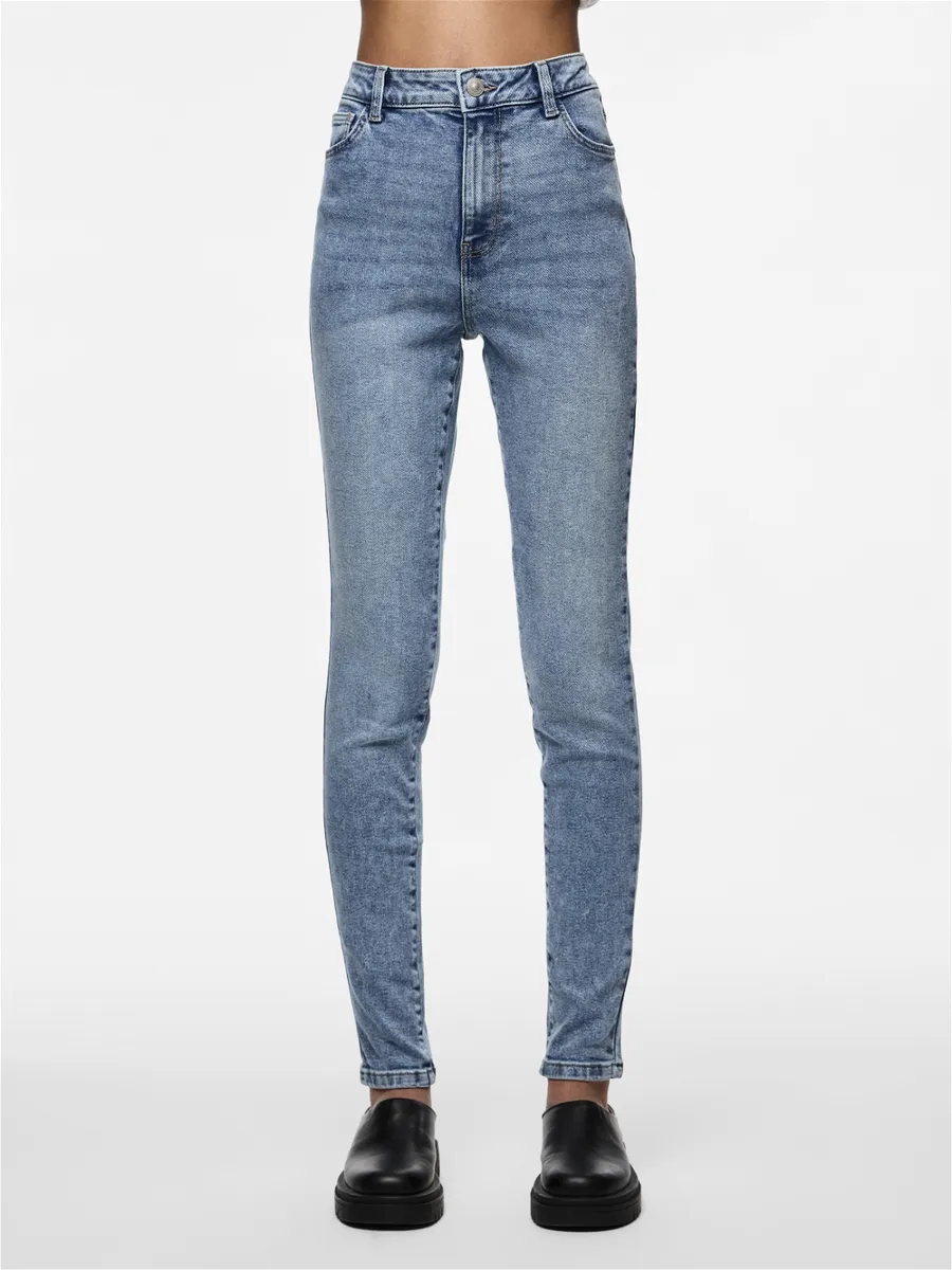 

Кусочки джинсов скинни "PCDANA HW SKINNY JEANS LB302 NOOS" Pieces, голубой