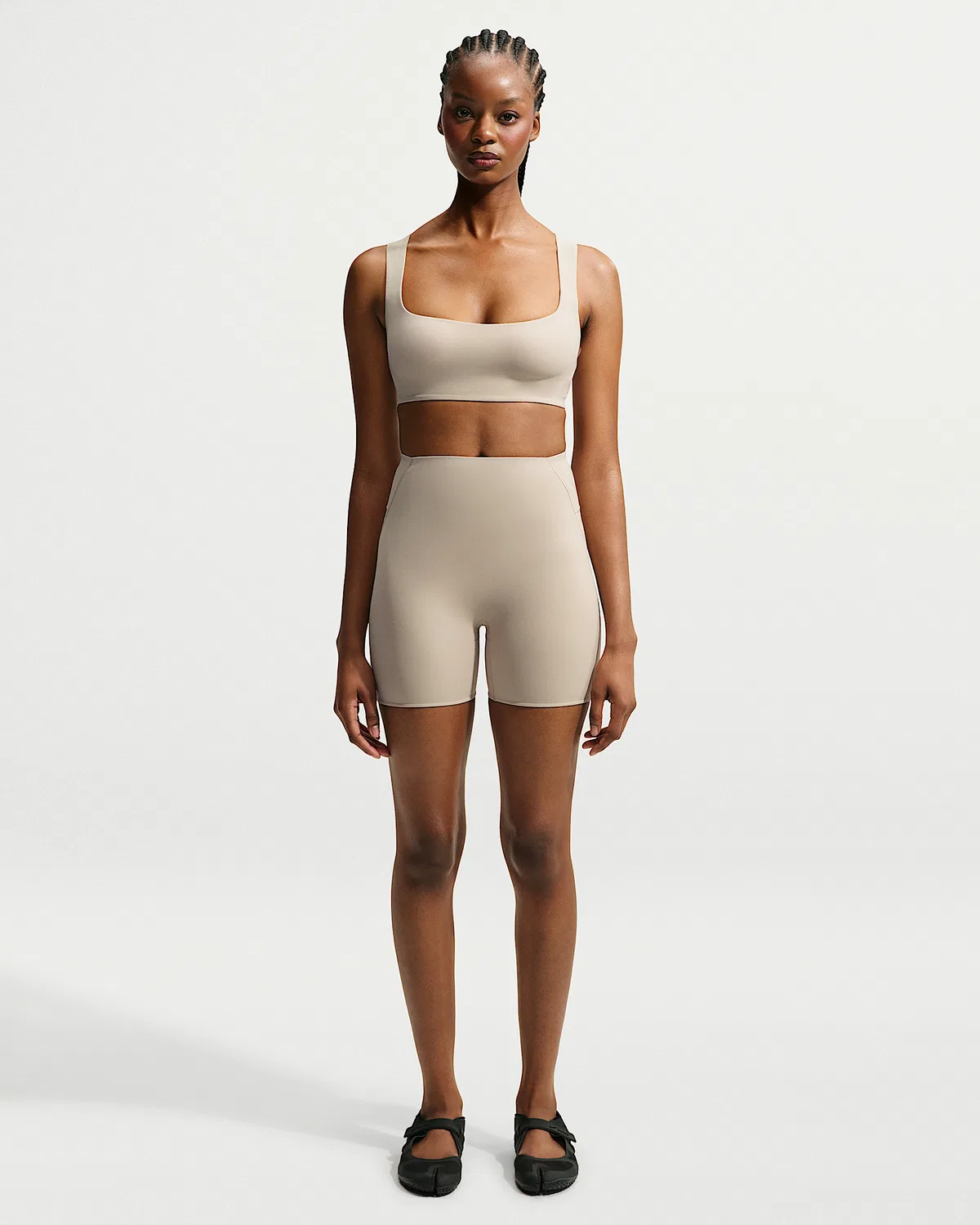 Женские шорты NikeSKIMS Studio Stretch 5", NSKM Linen/NSKM Linen