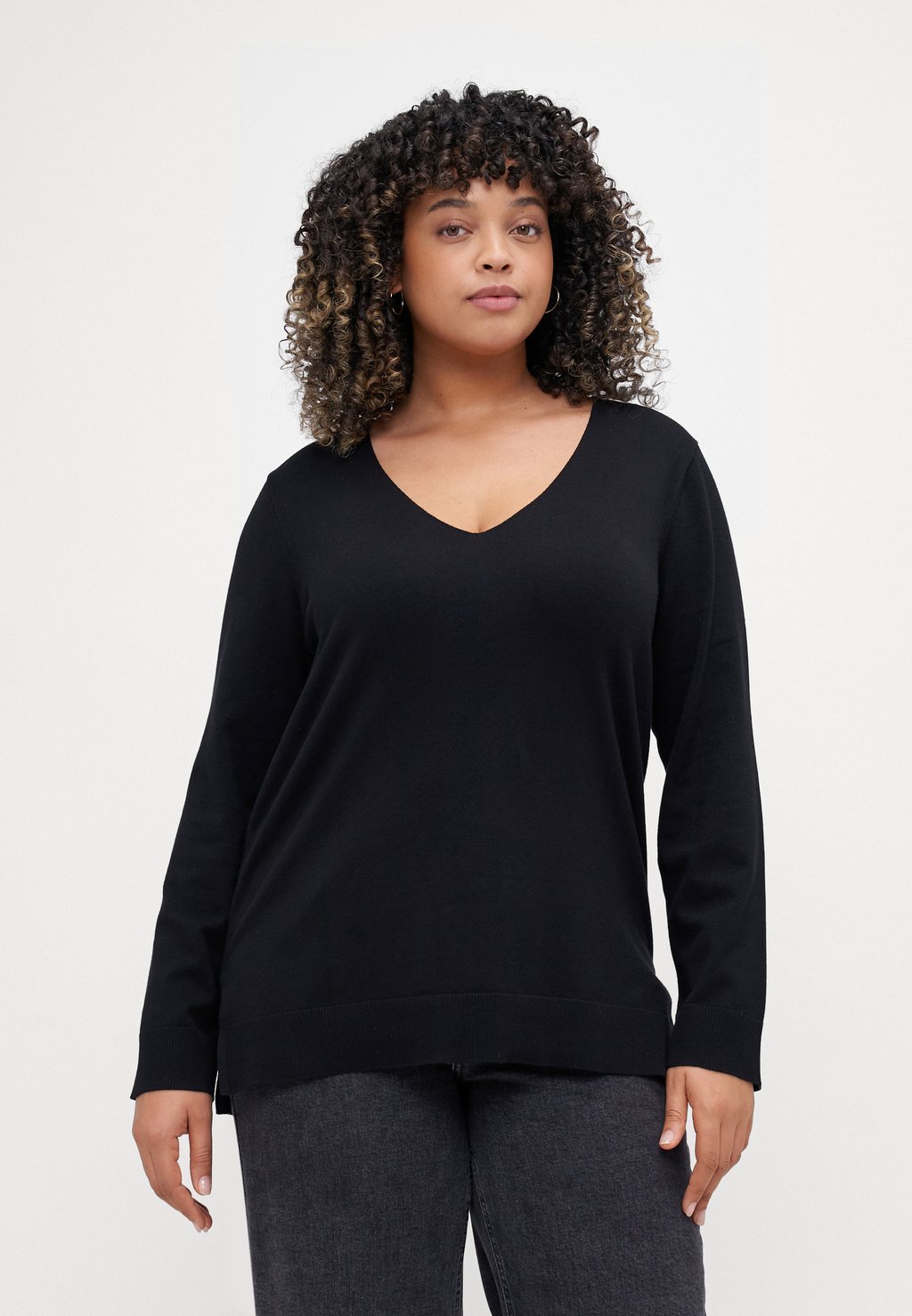 

Джемпер VMCSILJE V NECK Vero Moda Curve, черный
