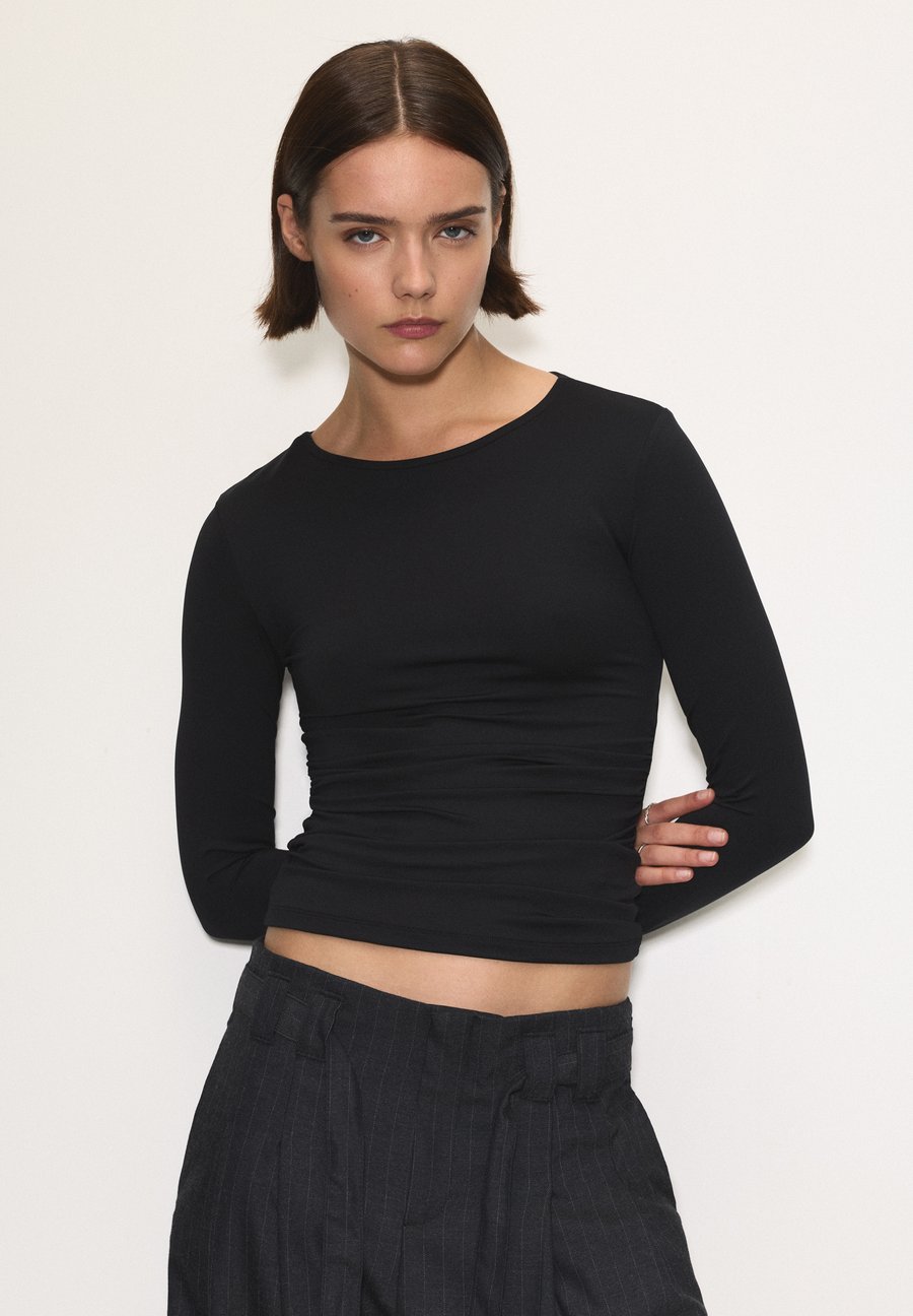 

Топ PULL&BEAR OPEN-BACK, Black