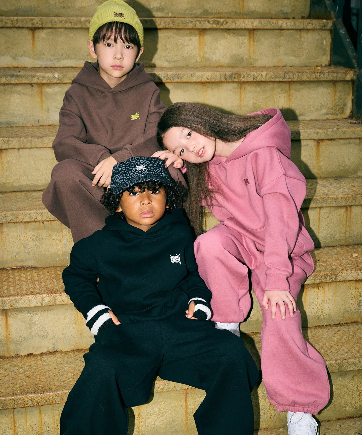 Детский комплект из худи с нашивкой от Brownbreath Kids