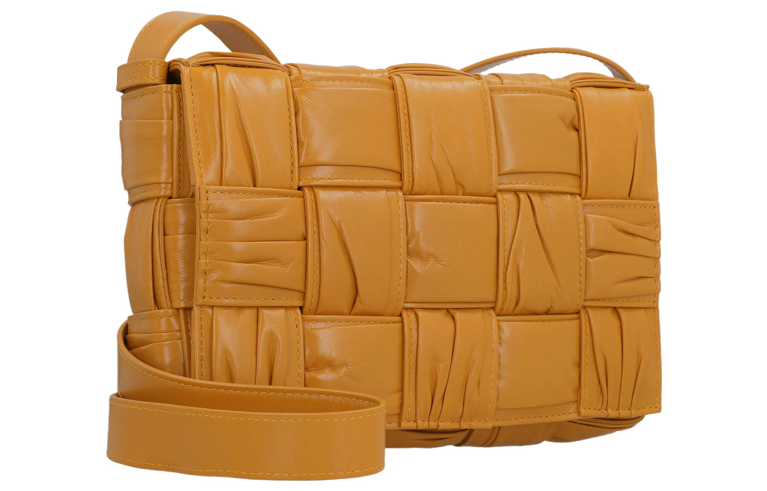 Bottega Veneta Кожаная поясная сумка через плечо женская коричневая — фото 2