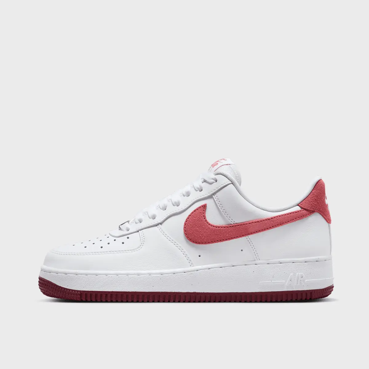 

Кроссовки Nike WMNS Air Force 1 '07 SE, белый/красный