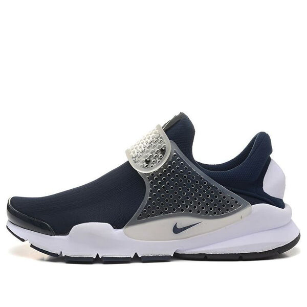 

Фрагмент кроссовок x вытачка на носке Nike, черный