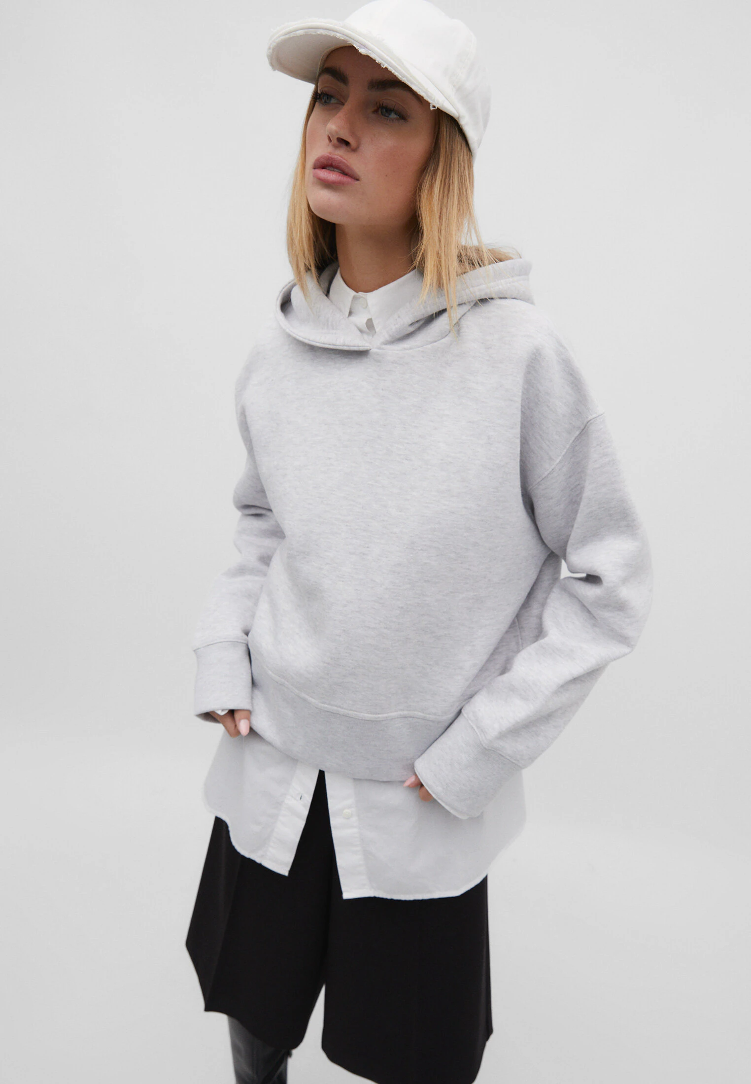 

Толстовка с капюшоном Stradivarius, серый