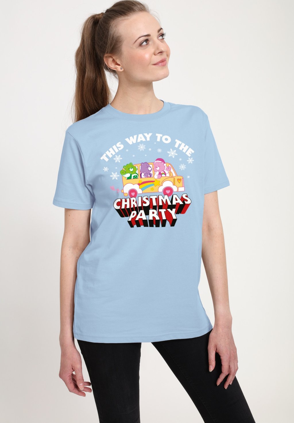 

Футболка с принтом CARE BEARS CHRISTMAS THIS WAY TO THE PARTY Henry Tiger, светло-голубой