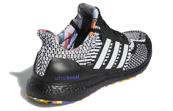 Кроссовки ultraboost 5.0 dna shoes x kris andrew small Adidas, черный — фото 4