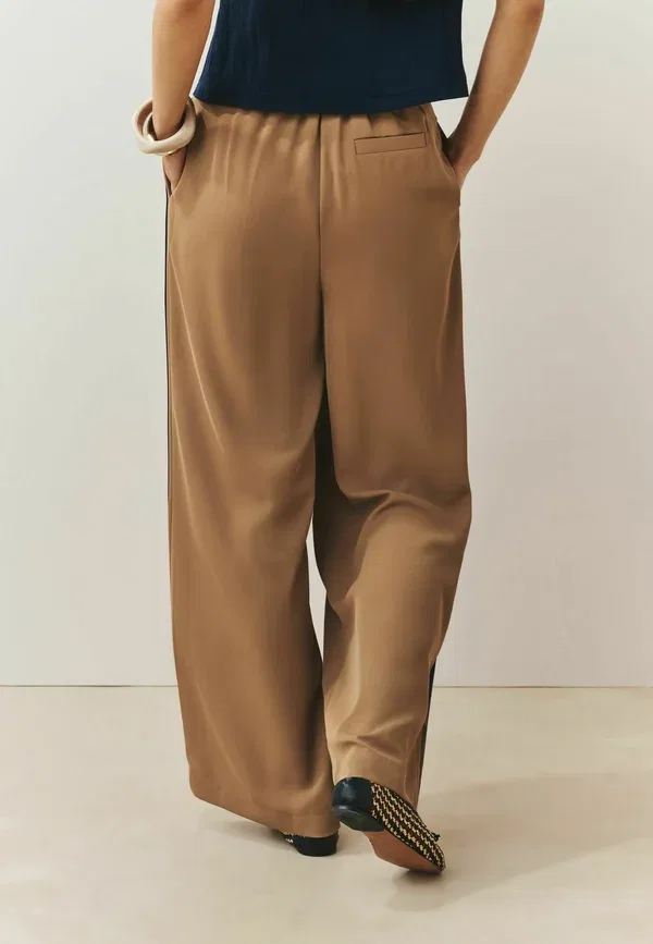 Брюки Next, Regular fit elastic back side stripe wide leg trousers, цвет загар коричневый