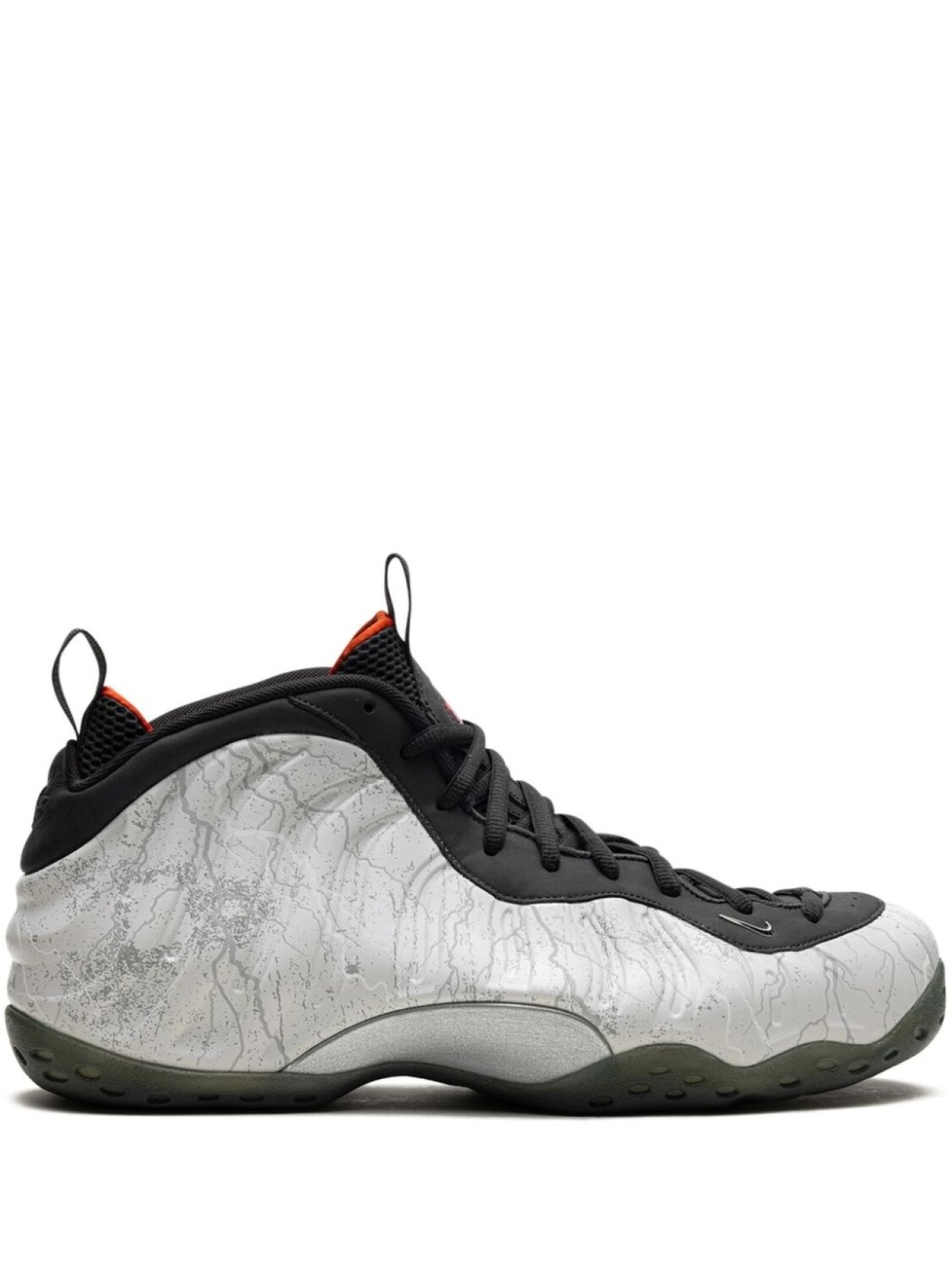 

X Кроссовки Tekken 8 Air Foamposite One Premium "Jin Kazama" Nike, серый