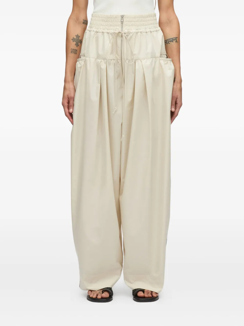 

Брюки с плиссированными вставками 3.1 Phillip Lim, нейтральный